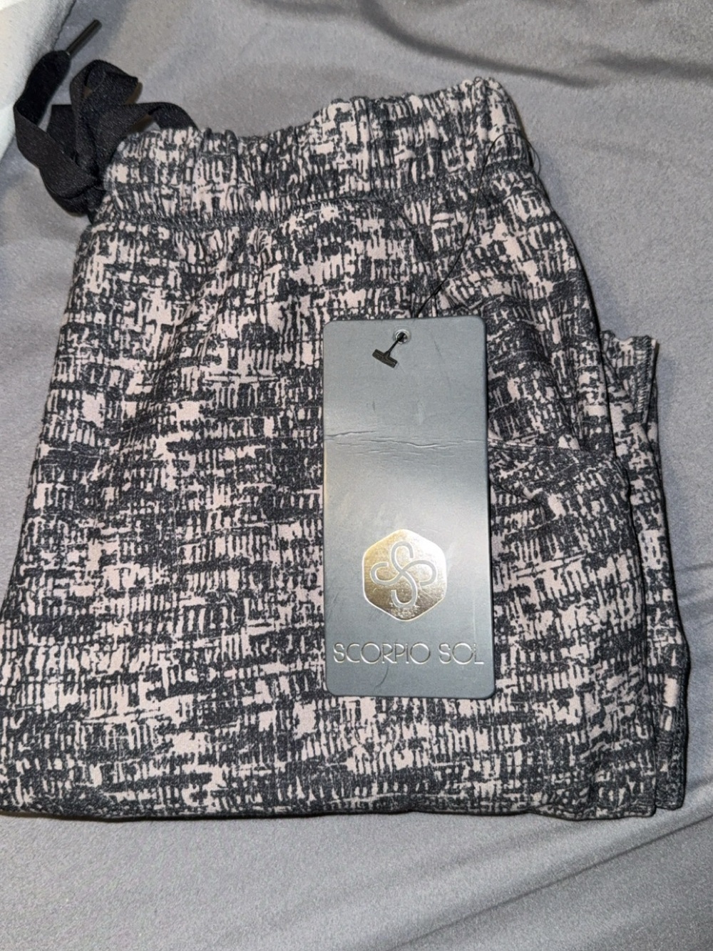 Scorpio Sol Black and White Textured Knit Leggings